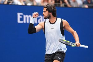Carlos Alcaraz poursuit sa montée en puissance et rejoint les quarts de finale de l&rsquo;US Open sans trembler face à Tommy Paul