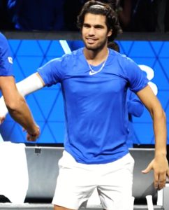 Carlos Alcaraz rejoint Roger Federer après avoir battu Taylor Fritz à la Laver Cup