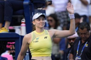 Elena Rybakina bat facilement Naomi Osaka, file en quarts de finale de l&rsquo;US Open et se rapproche de la place de numéro 1 mondiale