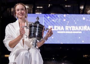 Elena Rybakina, deuxième joueuse la plus âgée à devenir numéro 1 mondiale pour la première fois