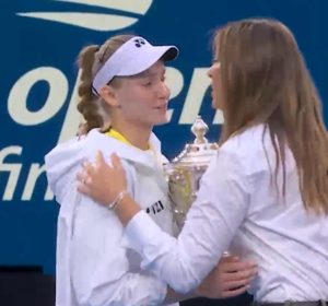Elena Rybakina raconte ce qui s’est passé lorsqu’elle a enfin parlé à Maria Sharapova