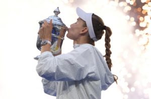Elena Rybakina remporte le titre et met fin aux espoirs de triplé d’Aryna Sabalenka