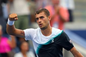 Flavio Cobolli renverse Francisco Comesana et s&rsquo;en sort au premier tour de l&rsquo;US Open