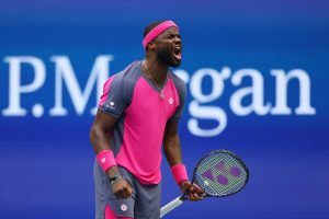 Frances Tiafoe remonte deux sets de retard face à Alex Michelsen et se qualifie pour les demi-finales de l&rsquo;US Open