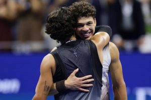 Jamais un match n&rsquo;avait terminé aussi tard à l&rsquo;US Open : un record au bout de la nuit lors du quart de finale entre Shelton et Alcaraz