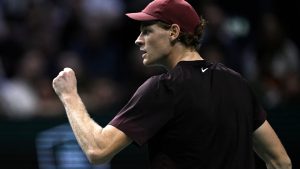 Jannik Sinner aperçu à l&rsquo;entraînement : le n°1 mondial teste son genou en vue de la tournée asiatique