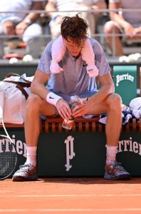 Jannik Sinner pourrait devoir subir une opération dans le pire des cas