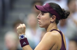 Jessica Pegula surmonte ses difficultés au service et retrouvera Aryna Sabalenka en demi-finales