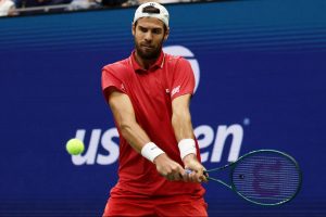 Karen Khachanov en demi-finales de l&rsquo;US Open après l&rsquo;abandon d&rsquo;Alexander Blockx