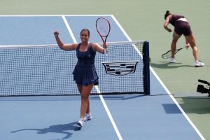 Loïs Boisson casse sa raquette de frustration après sa défaite au premier tour de l&rsquo;US Open contre Emma Navarro