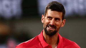 Novak Djokovic retrouve Pékin par une victoire et signe une statistique historique