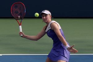 Postulante à la première place mondiale, Elena Rybakina se balade face à Thea Frodin pour son entrée en lice à l&rsquo;US Open