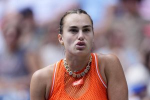 « Quelqu&rsquo;un est en train de fumer de l&rsquo;herbe » : Aryna Sabalenka interrompt son match à l&rsquo;US Open en raison d&rsquo;une « très forte » odeur de cannabis