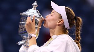 Rybakina, nouvelle n°1 mondiale, est la première qualifiée pour les WTA Finals