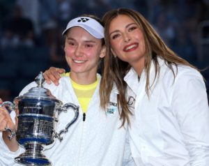 Svetlana Kuznetsova qualifie de « symbolique » le fait que Maria Sharapova remette le trophée à Elena Rybakina