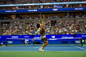 US Open > Alcaraz sur la défaite de Djokovic : « Quelqu’un comme Novak éliminé dès le premier tour, c’est surprenant. Mais sur chaque Grand Chelem, il est vraiment difficile de passer les tours. Tous les joueurs sont vraiment coriaces »