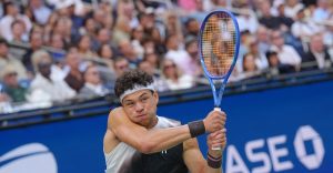 US Open > Brad Gilbert sur l&rsquo;erreur de Shelton face à Zverev : « Je pense que pour battre Sascha, Sinner, Alcaraz ou Djokovic de manière régulière, il a besoin de cela »