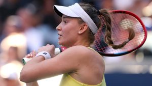 US Open : Elena Rybakina à une victoire de devenir n°1 mondiale après sa démonstration face à Osaka