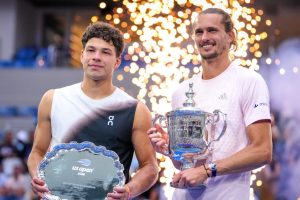 US Open > Shelton à propos des abus de Zverev sur les rebonds de balle : « Il devrait y avoir une sorte de règle limitant le temps pour les deuxièmes services. Il ne devrait pas y avoir de temps illimité. C’est difficile de rester assis là si longtemps en attendant que l’action suivante se produise »