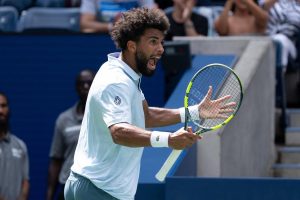 comment Arthur Fils, dominateur pendant presque deux sets, s&rsquo;est crashé contre Tsitsipas