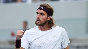 400e victoire pour Tsitsipas, qualifié pour le troisième tour à Shanghai