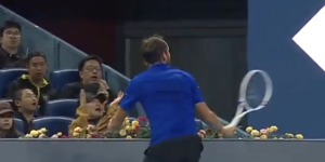 ATP – Pékin, Vidéos > Medvedev disqualifié après avoir blessé un spectateur contre Djokovic