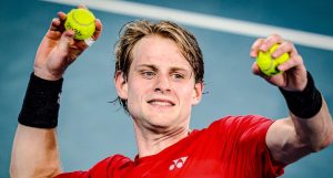 ATP – Shanghai > Zizou Bergs répond à Carlos Alcaraz après l&rsquo;avoir battu : « Les balles sont exactement les mêmes que lors du dernier tournoi. Le problème ne vient pas de là »