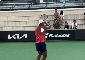 ATP, Vidéos > Nadal impressionne à l&rsquo;entraînement avant son retour sur les courts : « J&rsquo;ai l&rsquo;impression de revoir le Rafa d&rsquo;il y a 7 ou 8 ans, il est spectaculaire »