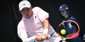 ATP > Wu démolit Zverev après leur confrontation : « Il y a eu de petits incidents pendant le match : se jeter au sol, se plaindre des lumières, toucher la bande du filet…je n’apprécie pas ce genre de comportements »