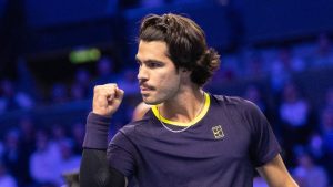 Alcaraz domine Tommy Paul et rejoint Medvedev en demi-finale à Vienne
