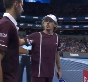 Après la finale de l’Open de Chine, Alex de Minaur adresse un message à Novak Djokovic