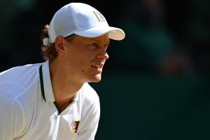 Blessé à un genou, Jannik Sinner annonce la fin de sa saison
