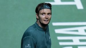 Bublik s&rsquo;en sort dans un combat fou et défiera Zverev à Shanghai