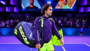 Carlos Alcaraz s’impose de justesse face à Karen Khachanov à Vienne