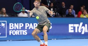 Clap de fin pour David Goffin : le Belge est éliminé en deux sets par Alex Michelsen sous les acclamations (6-3, 6-4)