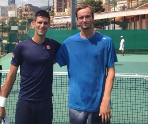 Daniil Medvedev constate un changement majeur dans le tennis et cite Djokovic en exemple