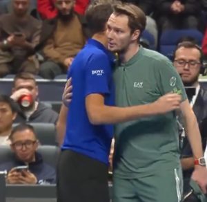 Daniil Medvedev réagit au retrait d’Alexander Bublik en demi-finale à Almaty