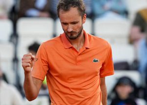 Daniil Medvedev répond brièvement à une question sur les points de classement perdus