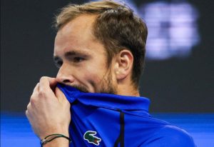 Daniil Medvedev se dit « beaucoup plus calme » en dehors des courts et n’avoir « jamais frappé personne »