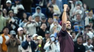 Djokovic s&rsquo;offre Zverev et se qualifie pour les demi-finales de Pékin
