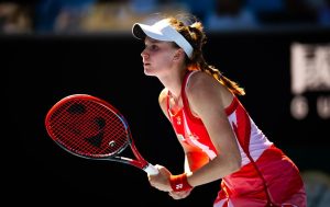 Elena Rybakina estime que « plus tôt sera le mieux » pour décrocher la place de n°1 mondiale en fin d’année