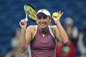 Elise Mertens bat Iga Swiatek et file en demi-finale à Pékin
