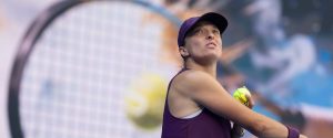 « Elle m’a même donné ses vêtements sales ! » : la championne Iga Swiatek sévèrement critiquée par une ancienne organisatrice de Tournoi
