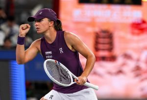 Iga Swiatek a désormais son destin en main aux WTA Finals après l’élimination de Karolina Muchova en huitièmes à Wuhan