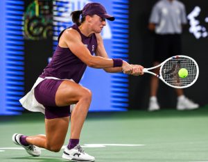 Iga Swiatek élimine la tombeuse d’Aryna Sabalenka et atteint sa première demi-finale