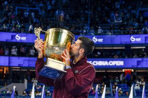 Jimmy Connors estime que Novak Djokovic « n’est pas un manchot » et affirme l’avoir « démasqué »