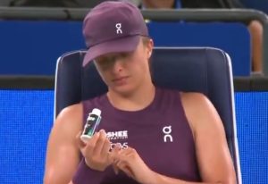 Le kiné d’Iga Swiatek répond aux critiques après sa blessure à Wuhan