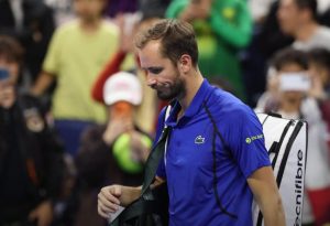 Le match de l’année entre Djokovic et Medvedev se termine par une scène surréaliste