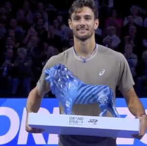 Lorenzo Musetti révèle un détail insolite sur son titre à Lyon et son collier porte-bonheur