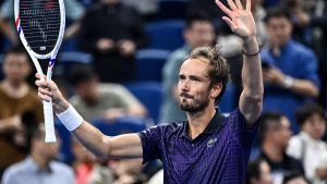 Medvedev profite de l&rsquo;abandon de Bublik pour rejoindre une deuxième finale consécutive à Almaty